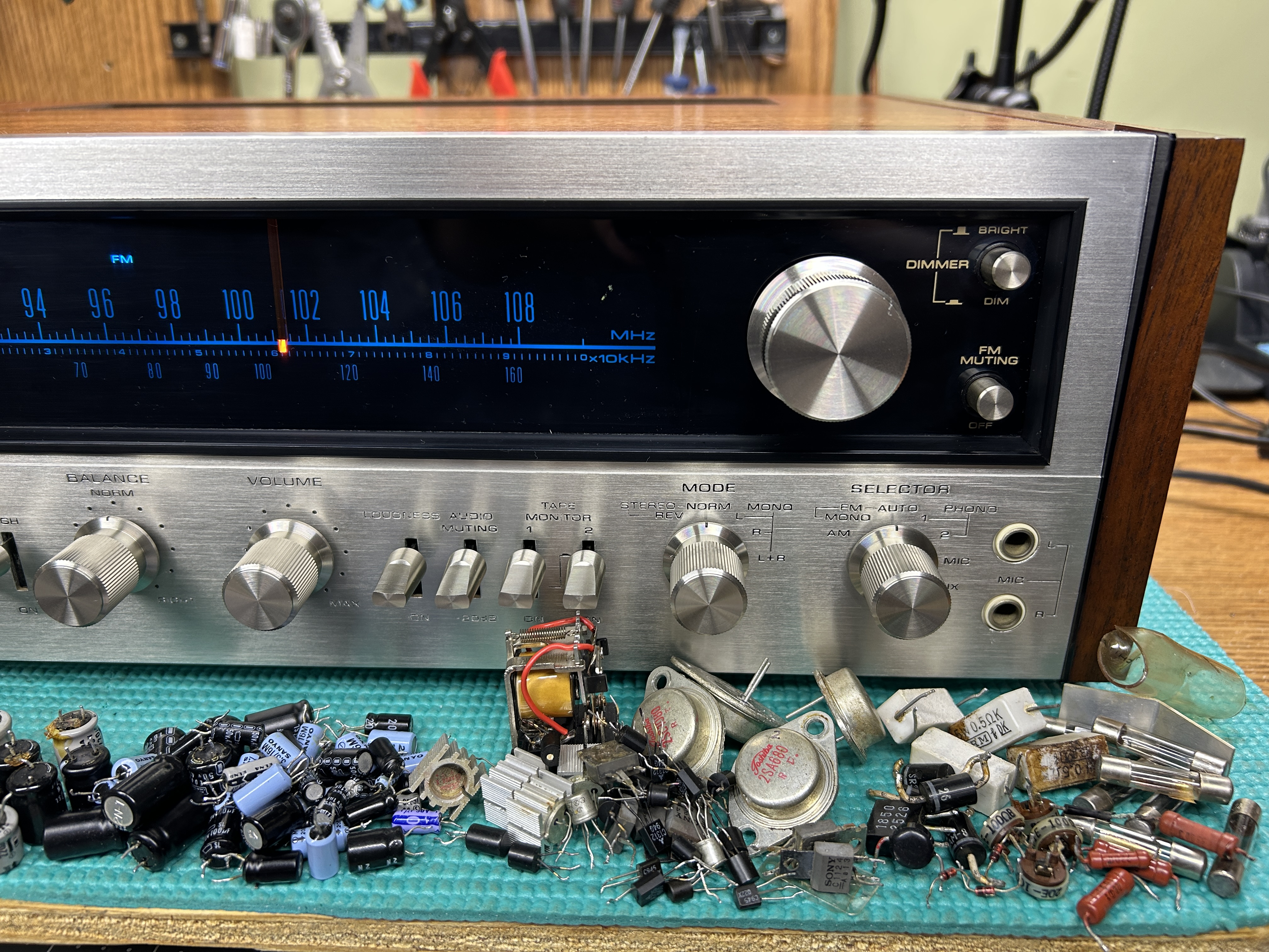Completed Pioneer SX-828 right-side view